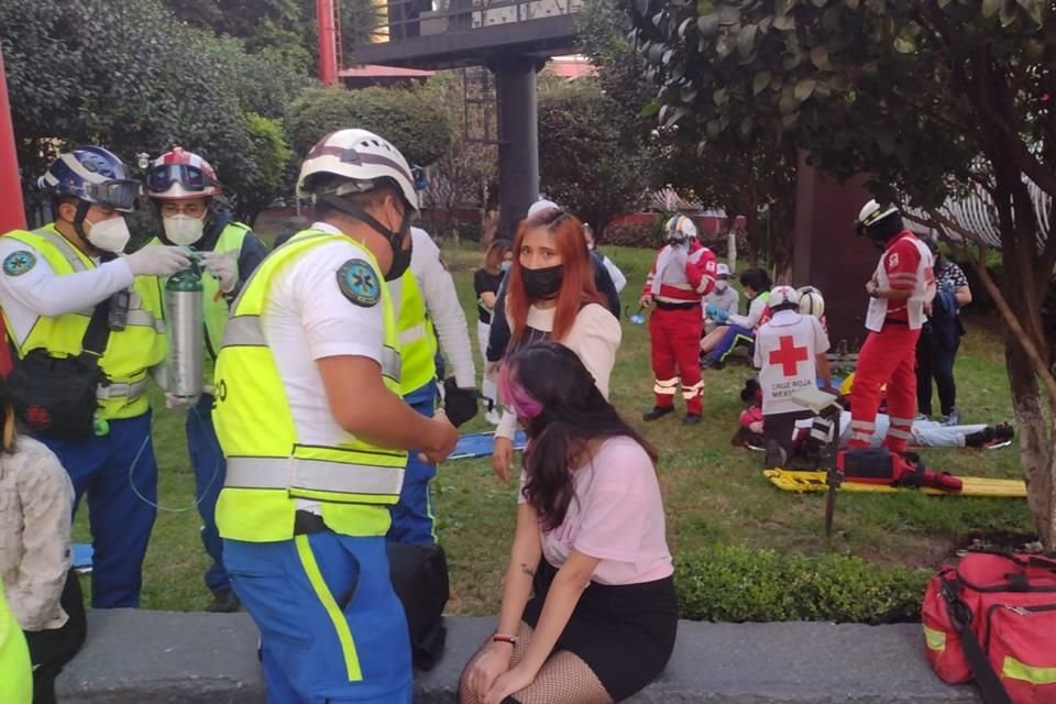 28 personas sufrieron crisis nerviosas y desvanecimientos en el evento; fueron atendidas por personal médico.