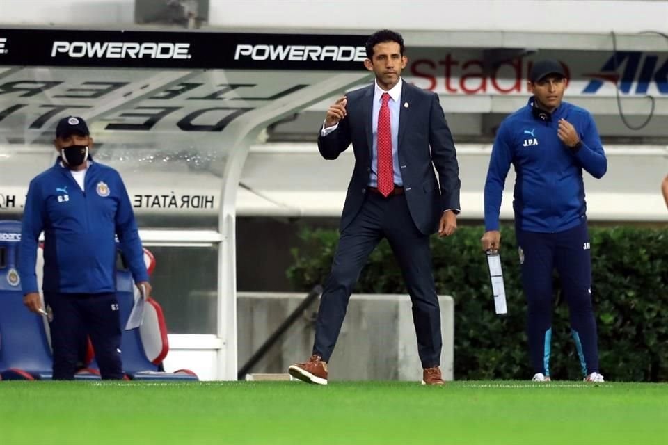 Édgar Mejía dio a conocer que a partir de este día deja de ser entrenador del Guadalajara de la Liga MX Femenil por motivos personales.