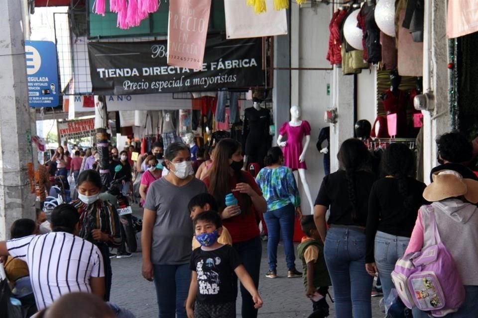 La afluencia de compradores en la zona del vestir creció a partir del inicio del mes.