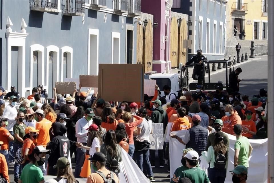 Los estudiantes demandan el cumplimiento de la ley tras resolución de jueces.