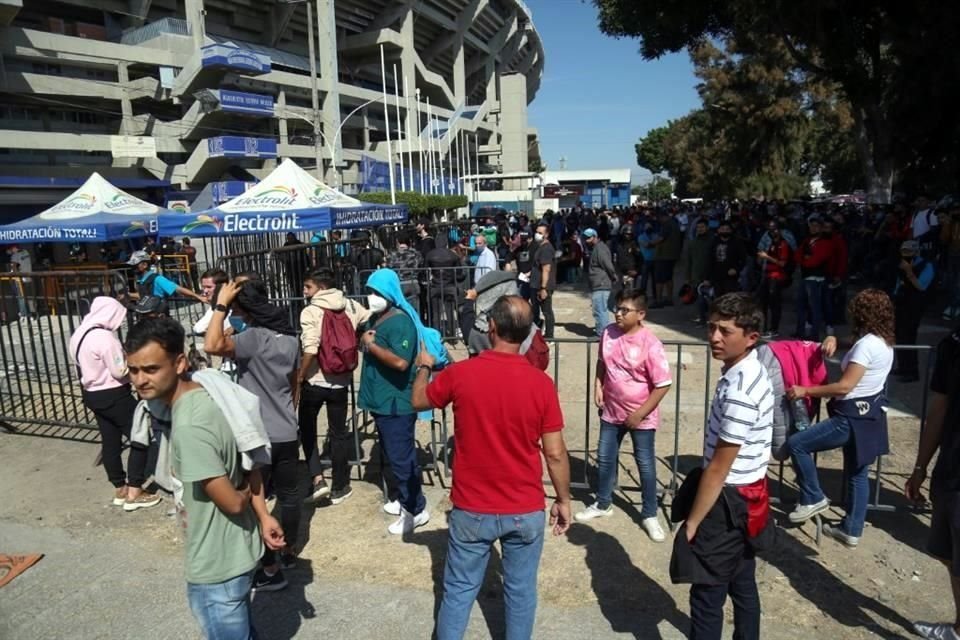 Ante altercados en las taquillas del Estadio Jalisco, ayer se suspendió la venta física de entradas para la Final.