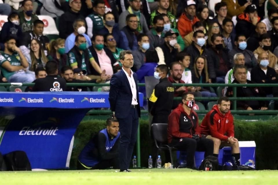 Diego Cocca tenía un semblante desencajado tras la derrota del Atlas, pero señala que el domingo queda una oportunidad histórica para ganar.