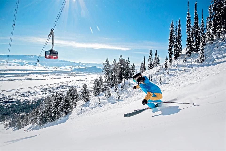 Jackson Hole Mountain Resort, ya abrió sus puertas para quienes deseen gozar de su temporada invernal número 56, misma que durará hasta el 10 de abril.