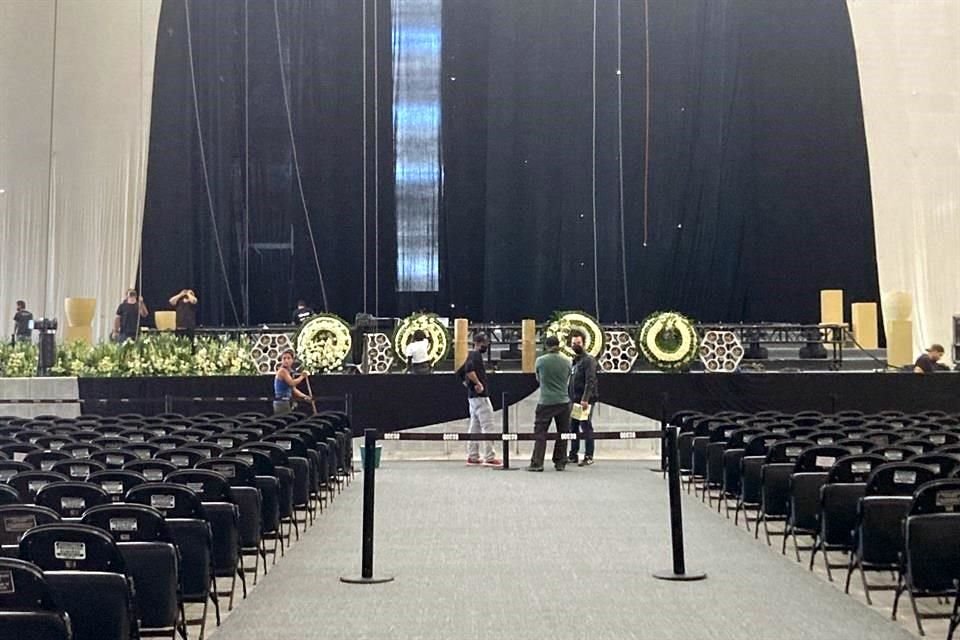 Las puertas de la Arena VFG abrirán cerca de las 16:00 horas, para que los seguidores del cantante le den el último adiós al Charro de Huentitán.