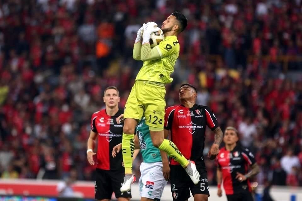 El Atlas fue superior el primer tiempo, pero en los primeros 45 minutos no hubo goles.