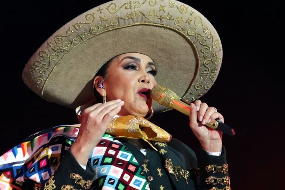 La cantante Aída Cuevas asegura que la canción 'El Rey' era la que mejor identificaba a Vicente Fernández en todos los sentidos.