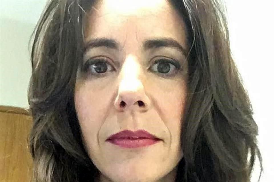 Blanca  Salces, productora del canal La 4TV, explica que propósito del canal es difundir contenido de Morena y no pelear con otros partidos.