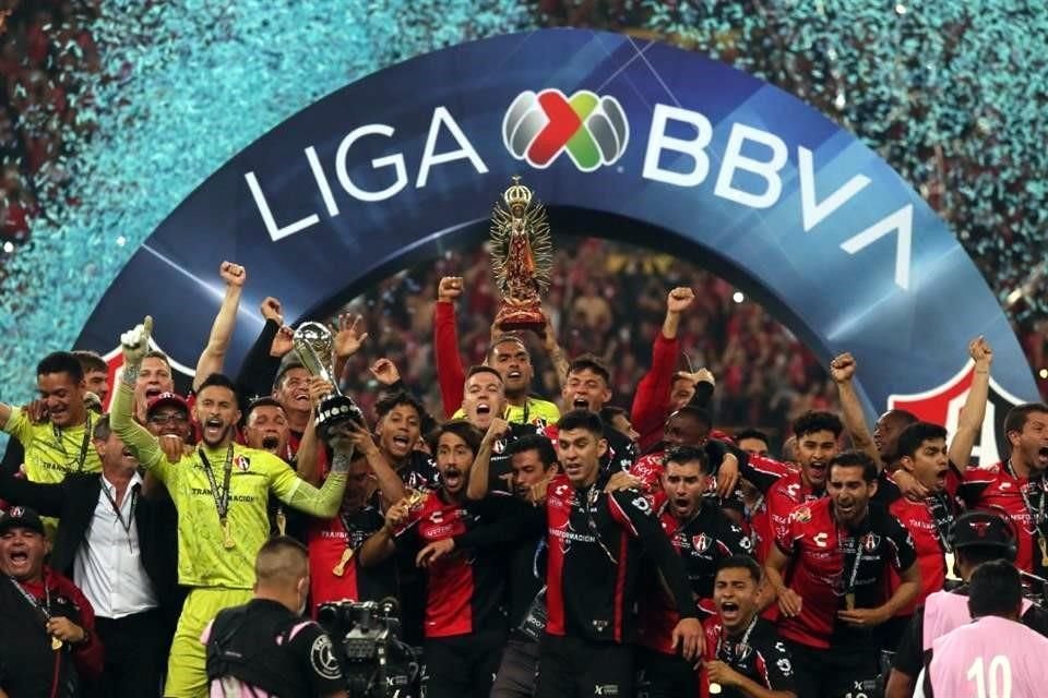 La ciudad de la furia está de fiesta con el título rojinegro.
