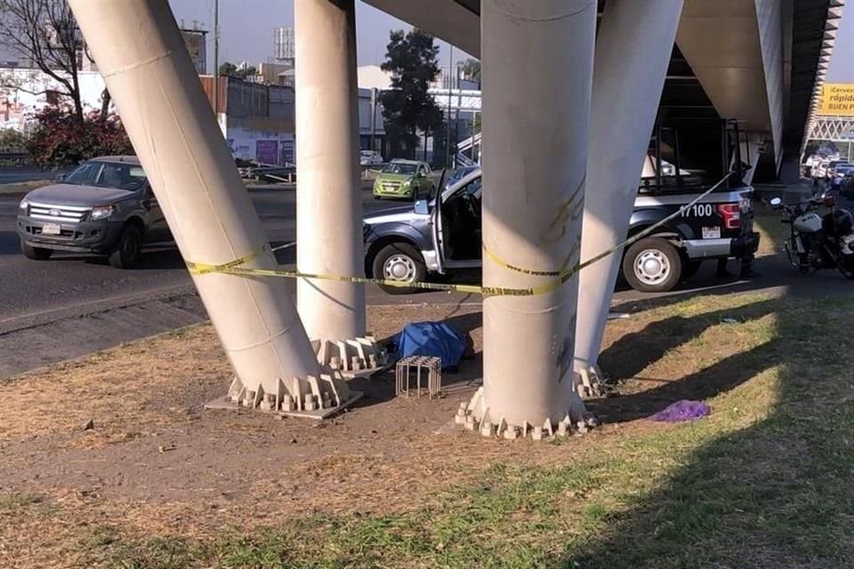 Un hombre murió arrollado por el conductor de un vehículo que escapó del lugar a la altura de El Álamo, en Tlaquepaque.