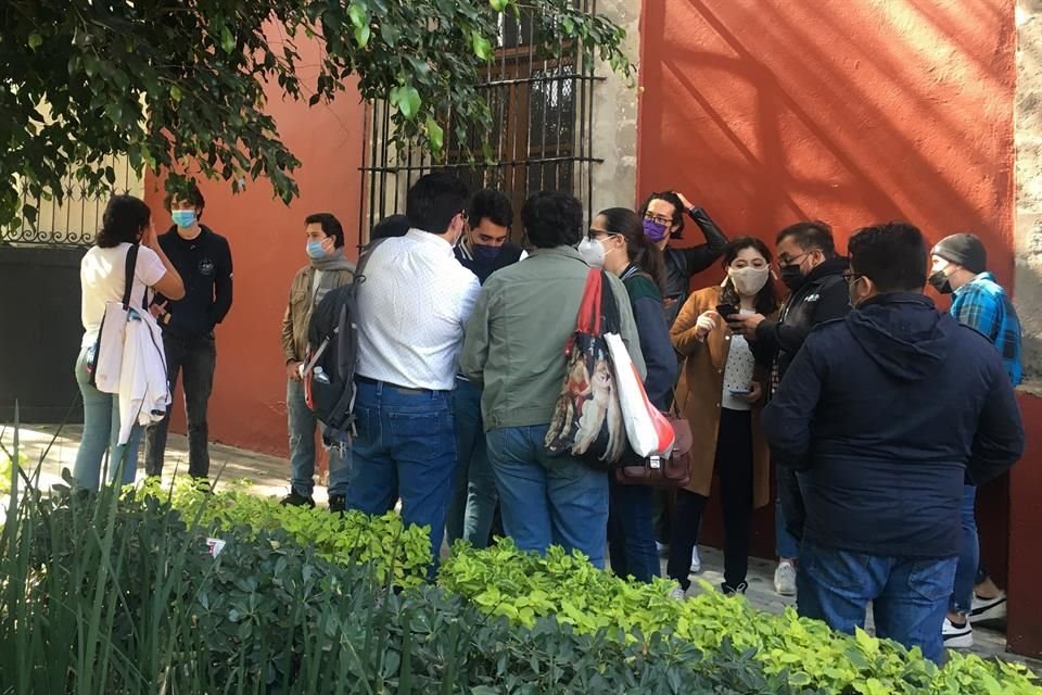 Unos 15 estudiantes acudieron a las 12:00 hrs. al Instituto Mora, pero autoridades del Conacyt ya habían informado que el diálogo convocado para este 13 de diciembre se posponía.