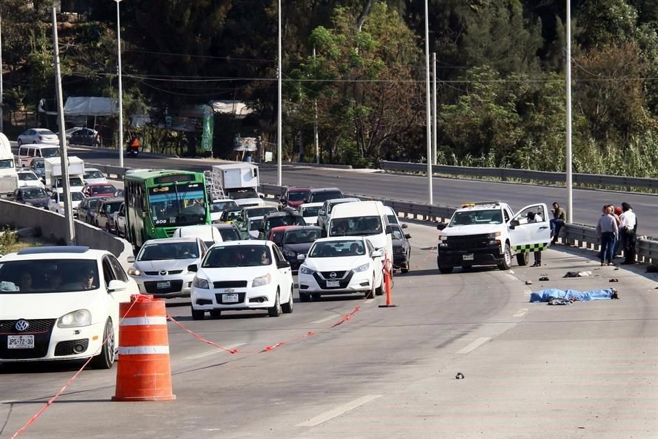 Agentes viales desviaron el tráfico en la zona del fatal accidente.