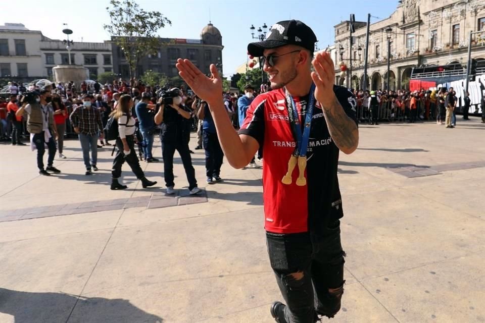 El 'Gary' Zaldívar fue de los más emocionados antes de la celebración religiosa.