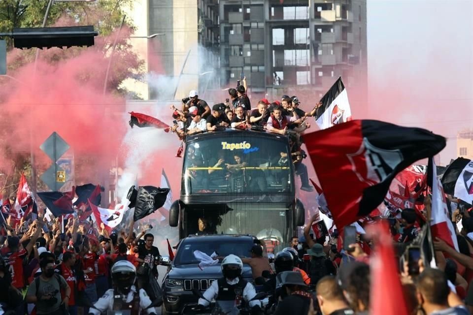 Un día después del ansiado campeonato, Guadalajara se convirtió en la ciudad de la furia, la Furia Rojinegra.