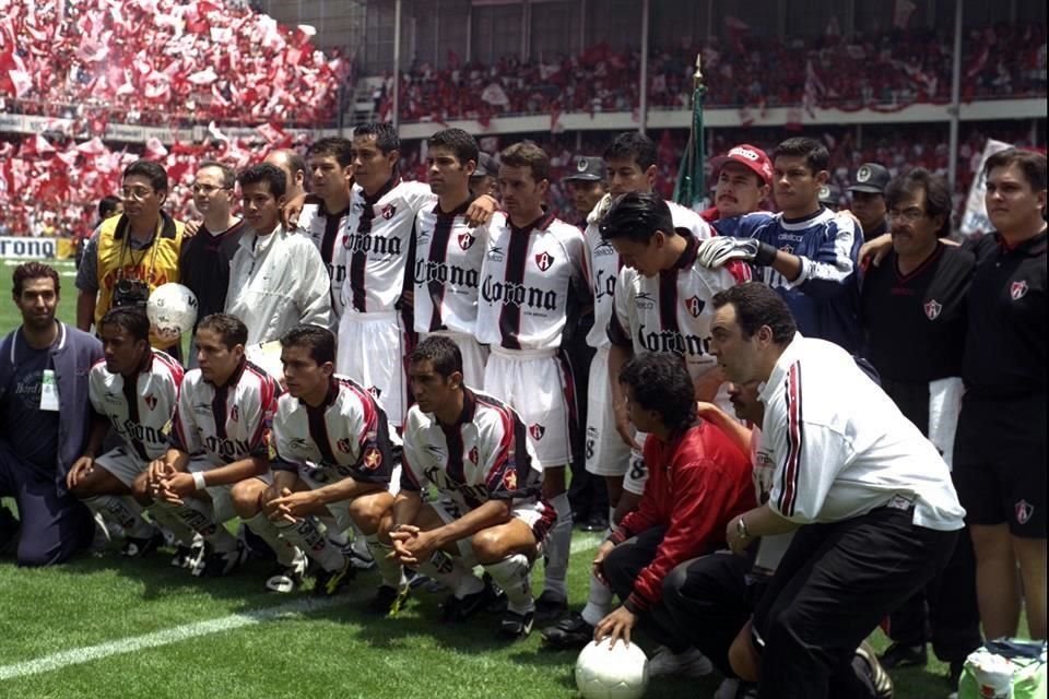 El plantel que jugó la final en 1999 aún es recordado con cariño por La Fiel.