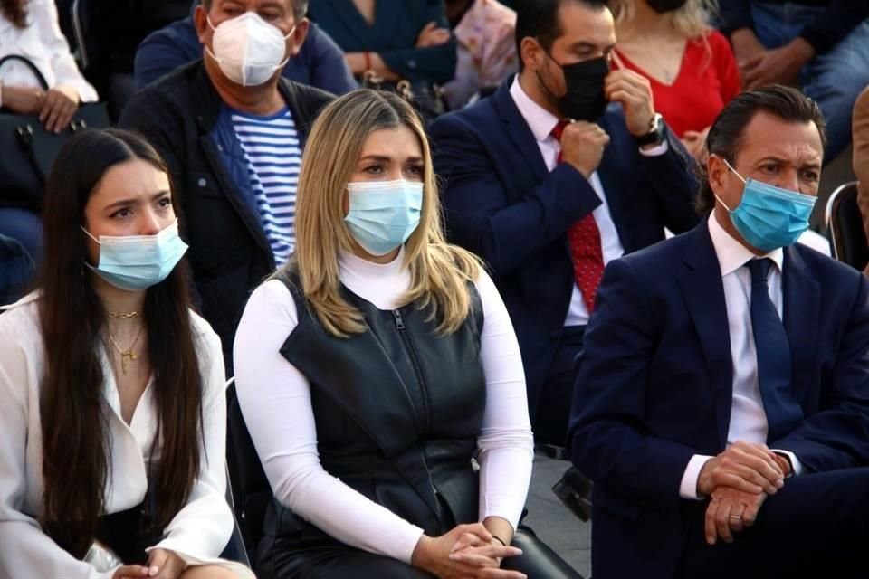El Alcalde tapatío, Pablo Lemus, acompañó a la familia del ex Gobernador.