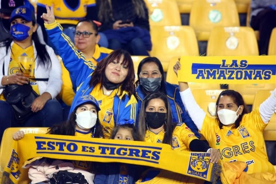La afición arrasó con los boletos puestos en venta libre.