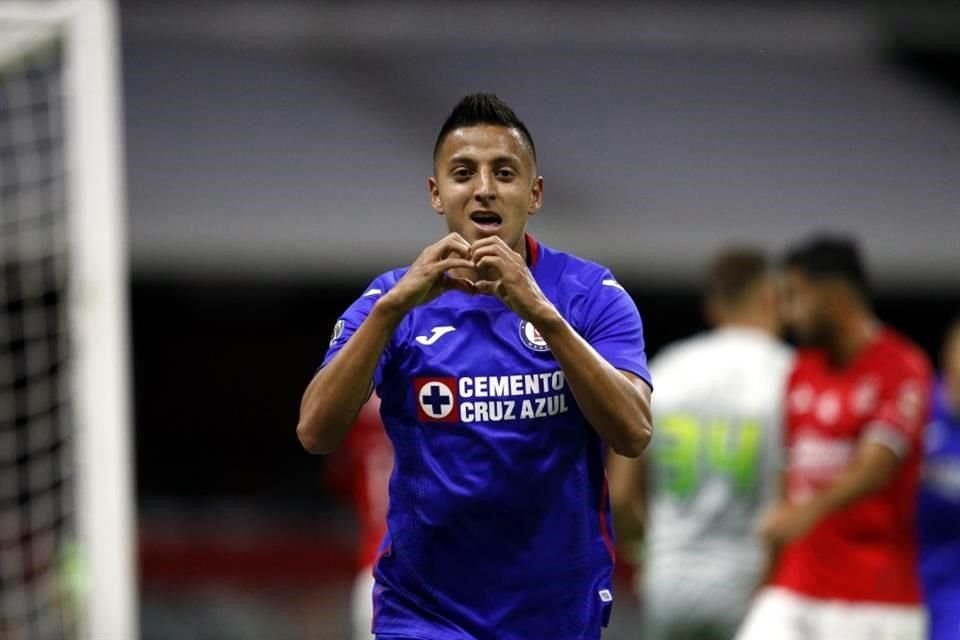 Alvarado es pretendido por las Chivas.