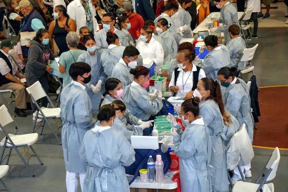 Autoridades de Jalisco se reunieron con líderes sindicales para coordinar la vacunación Covid de maestros, que arranca el 28 de abril.