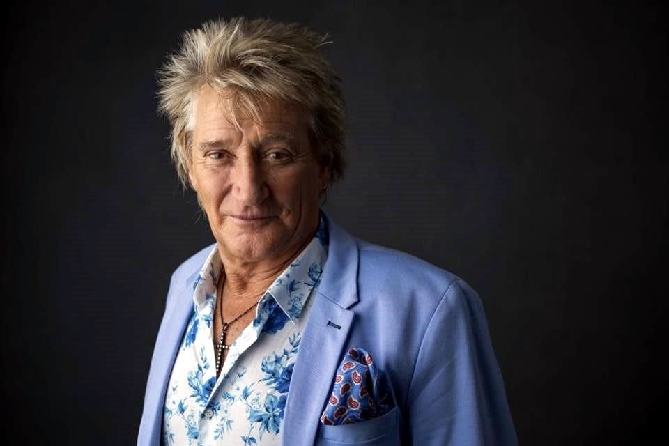 Rod Stewart y su hijo se declararon culpables de agresión a un guardia de seguridad en un lujoso hotel de Florida; con ello evitaron juicio.