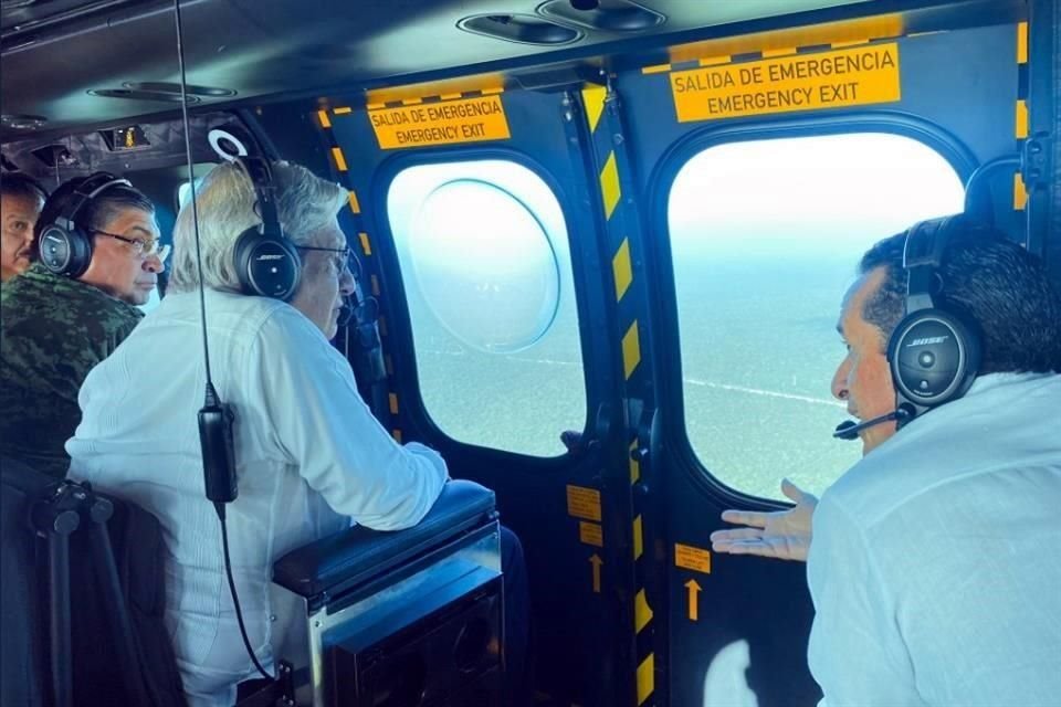 AMLO supervisó las obras en un sobrevuelo por QR.