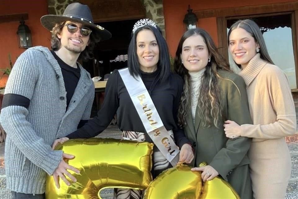Entre la sierra y en compañía de sus seres queridos, América Guinart festejó sus 50 años.