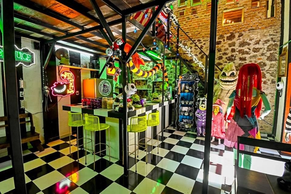 Ponle el toque divertido a tu celebración en El Extraño Coffee Bar, un nuevo espacio que te remitirá a la icónica película de Tim Burton: El Extraño Mundo de Jack.