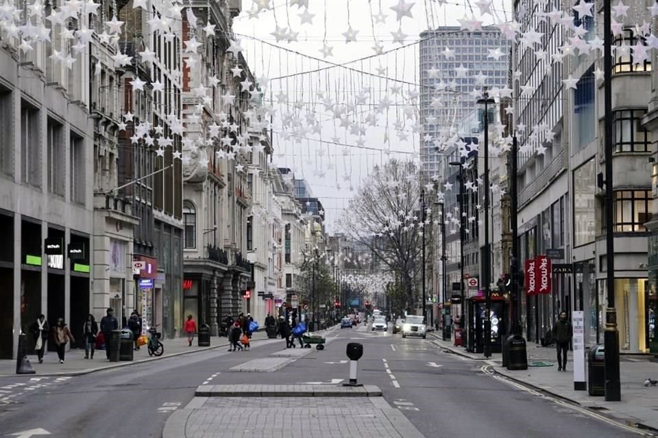 Una calle vacía en Londres, donde las infecciones de Covid han alcanzado un récord.