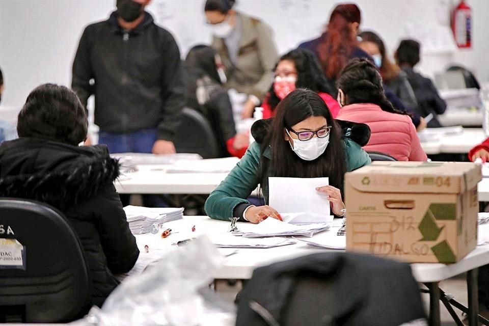 Se entregaron cerca de 10 millones de firmas al INE para realizar el ejercicio de revocación de mandato.