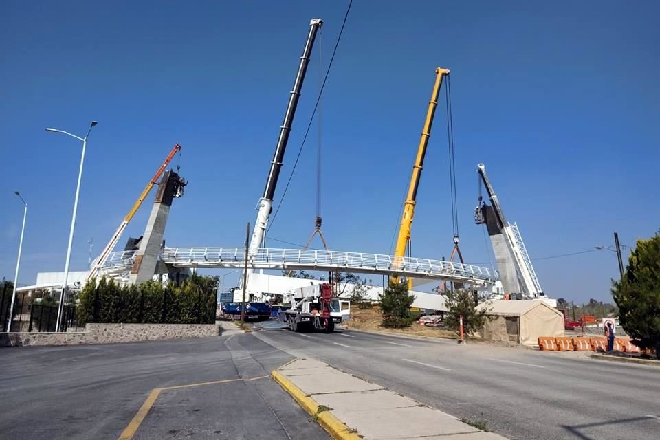 Construyen la conexión elevada del Bosque Pedagógico del agua, por lo que tres días estará cerrada Avenida Acueducto entre Avenida Patria y Periférico.