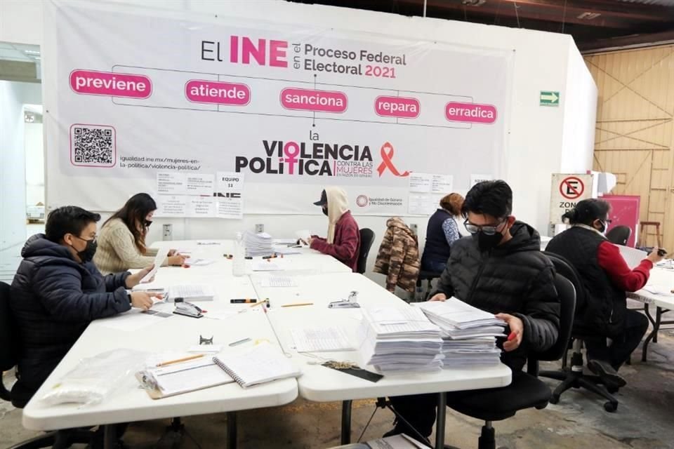 El Registro Federal de Electores requiere 6.3 mdp más para revisar la totalidad de firmas que recibió el INE para la revocación de mandato.