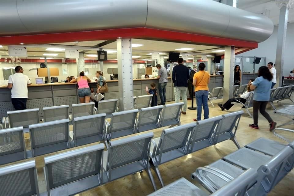 Para el pago del refrendo se puede acudir a cualquiera de las 135 oficinas recaudadoras del Estado, de lunes a viernes de 8:30 a 15:30 horas.