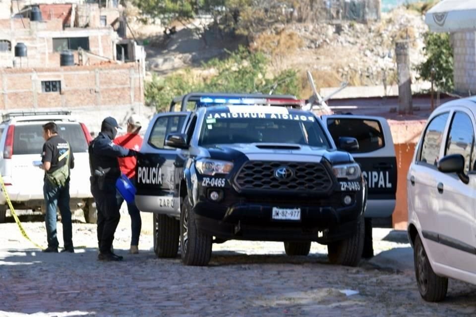 Paramédicos municipales indicaron que la mujer tenía una herida de arma de fuego en el cráneo.