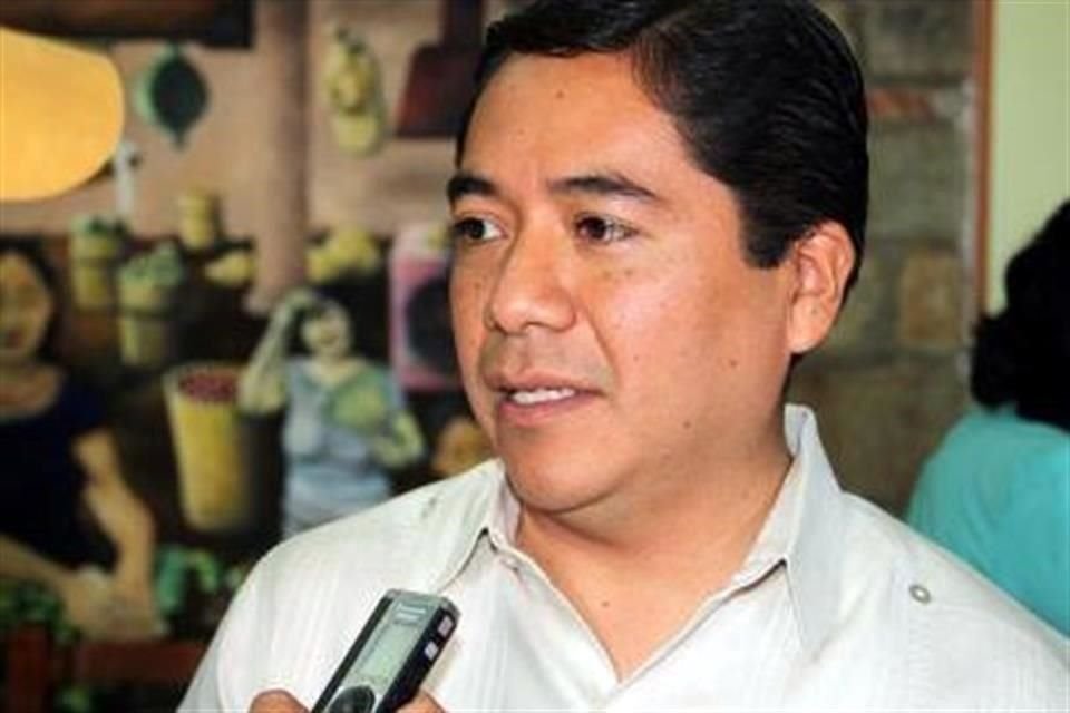 Eduardo Martínez Helmes, Rector de la UABJO entre 2012 y 2016, buscó ampararse en tres ocasiones para evitar ser detenido.