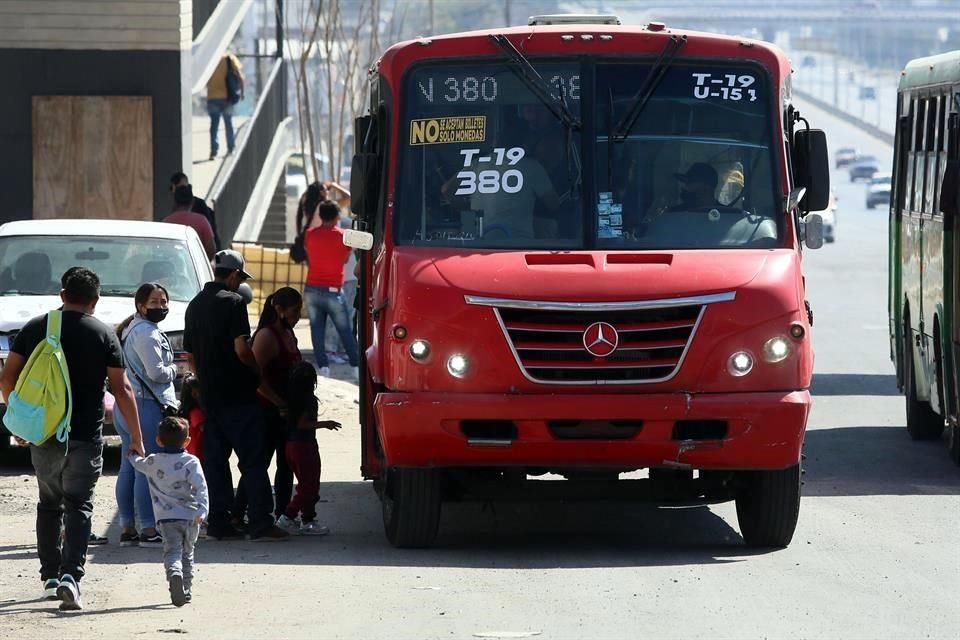 La Ruta 380, que opera aún, llega a las colonias San Gaspar y Jalisco, así como al Centro de Tonalá.