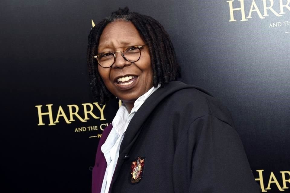 La actriz y comediante Whoopi Goldberg dio positivo a Covid-19; su programa 'The View' tuvo que realizarse de forma virtual, sin ella.