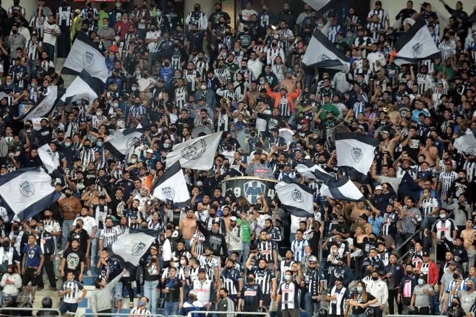 La afición de Rayados que desee adquirir un abono, tendrá que esperar.