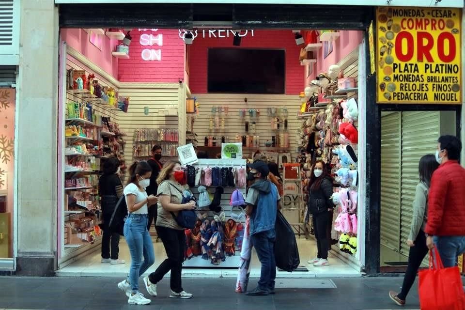 BBVA considera que el consumo privado continuará contribuyendo al crecimiento económico este 2025.