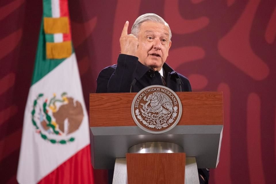 El Presidente Andrés Manuel López Obrador en conferencia matutina este martes 4 de enero.