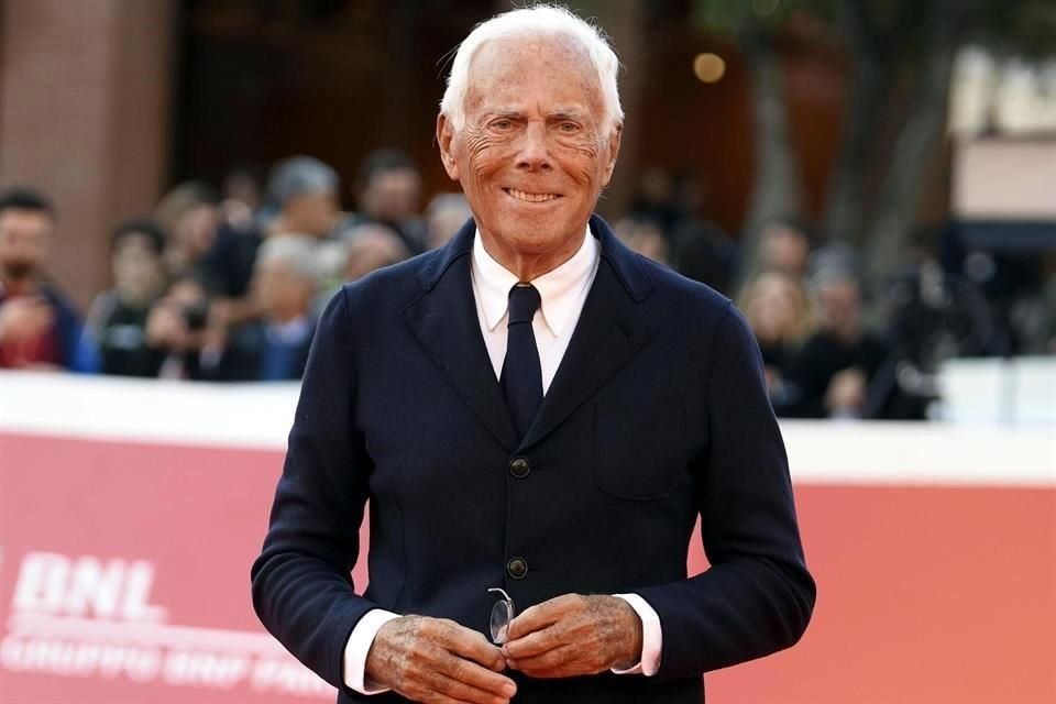 Debido al despunte de la pandemia de Covid-19 en el mundo, Giorgio Armani canceló sus pasarelas y eventos de enero en Milán y París.