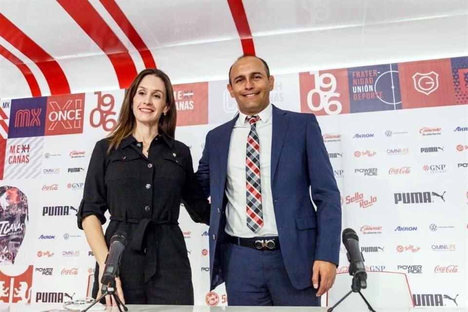 Las Chivas femenil presentaron oficialmente a Juan Pablo Alfaro como director técnico para el Clausura 2022.
