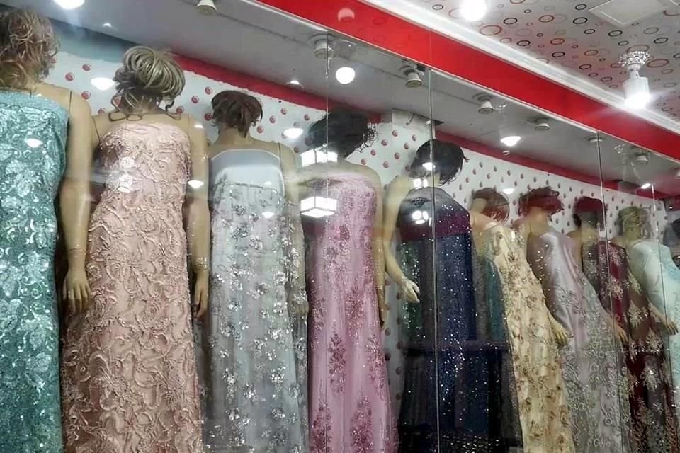 Los talibanes en una provincia ordenaron a comerciantes decapitar sus maniquíes por considerar su exposición contraria a ley islámica.