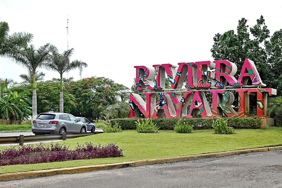 El Gobernador de Nayarit, Miguel Ángel Navarro, rebautizará a su principal destino turístico, Nuevo Vallarta, como Nuevo Nayarit.