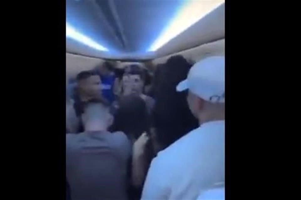 De acuerdo con los reportes, varias personas habrían dado positivo a Covid-19.
