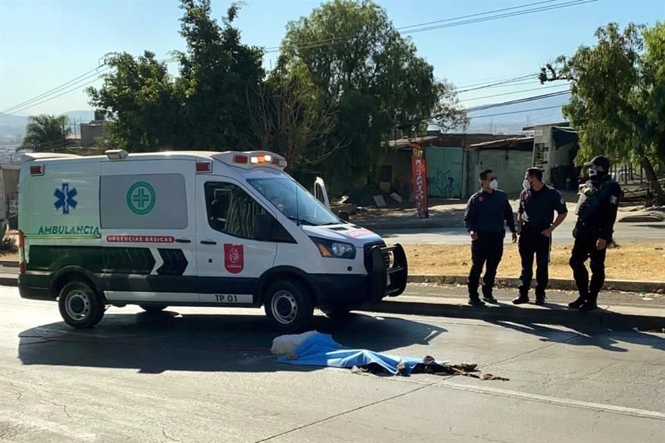 Una parte del cadáver quedó sobre Avenida 8 de julio.