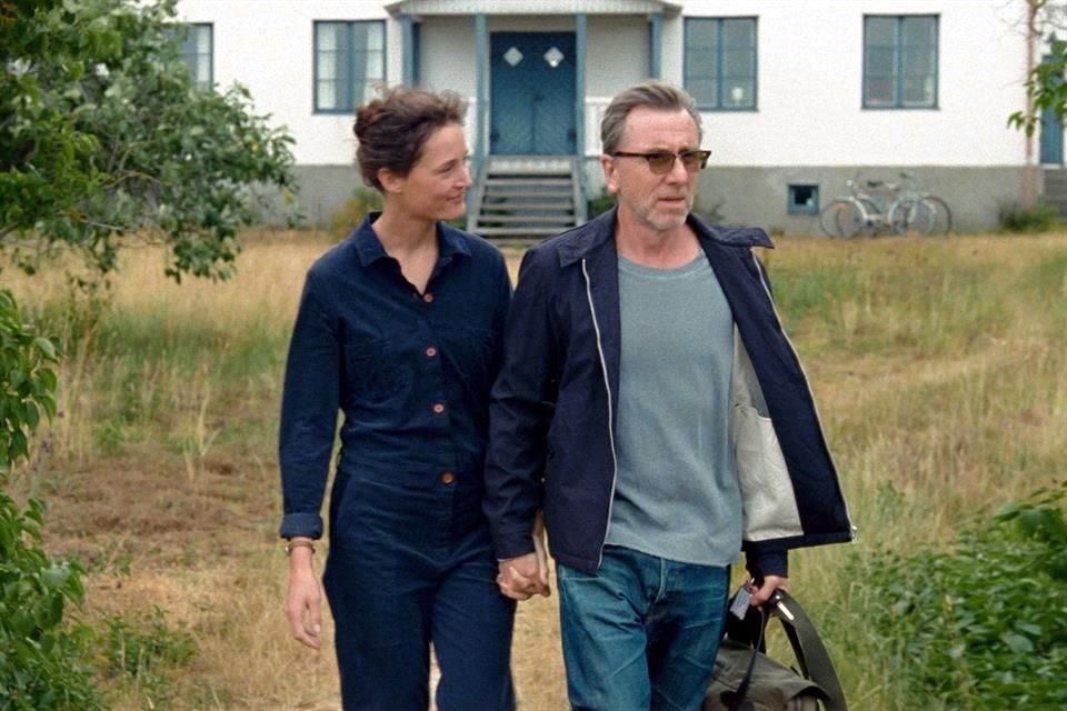 'La Isla de Bergman' es, a simple vista, un filme ligero, pero en realidad es una maravilla sobre la filmografía del cineasta sueco.