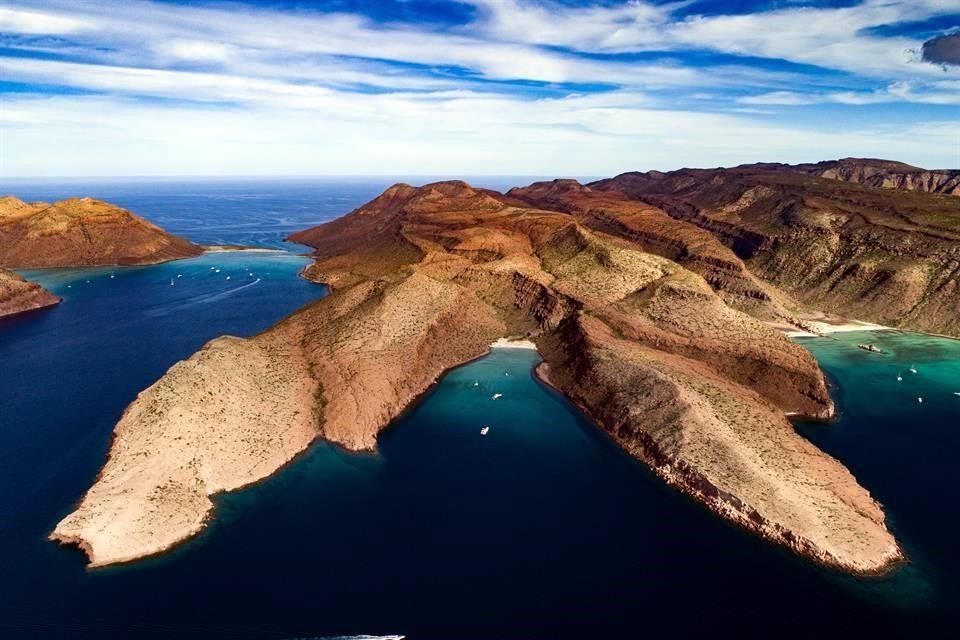 Baja California Sur es un destino atractivo a turistas nacionales y extranjeros, tiene una oferta amplia que aquí te presentamos.