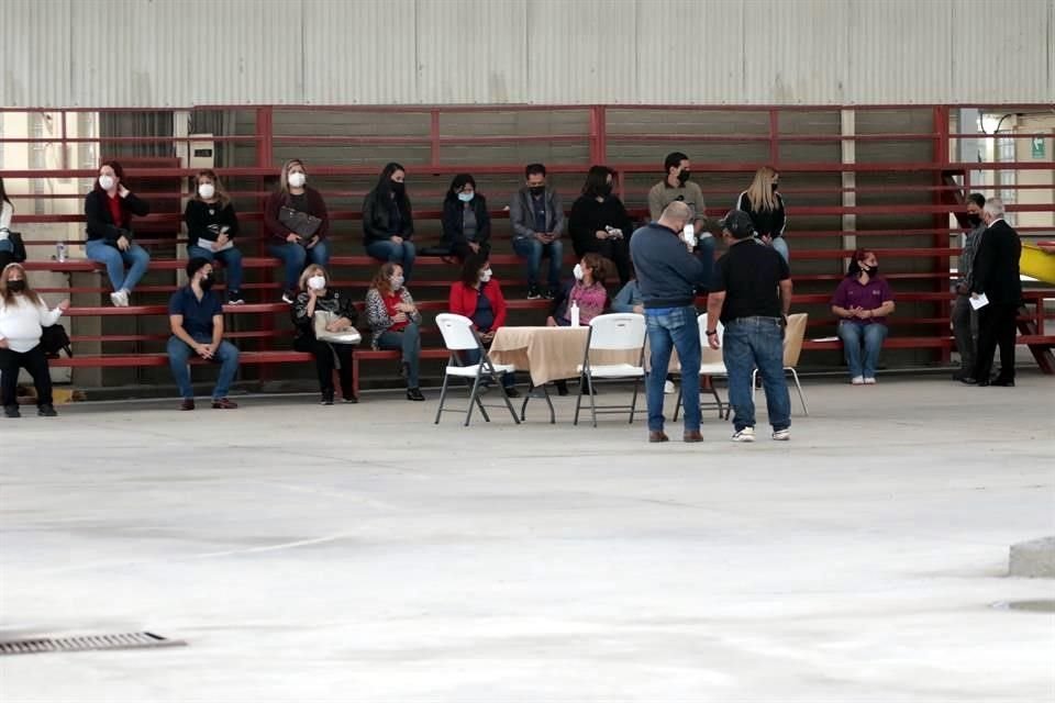 En un recorrido se corroboró que maestros, directivos y personal de limpieza volvieron a los planteles y realizaron labores de limpieza en espera de la visita de autoridades educativas.