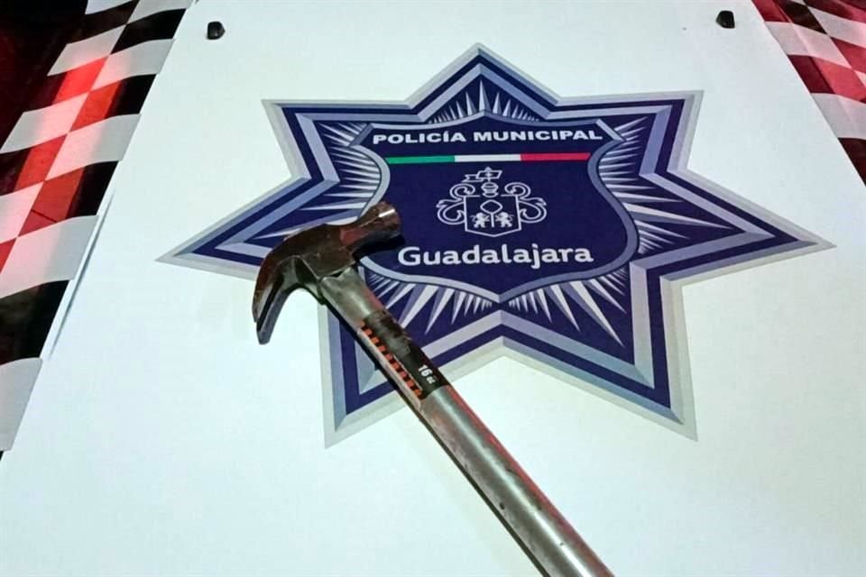 Por agredir a su pareja con un martillo, un hombre fue detenido este domingo en la Colonia San Juan de Dios, en Guadalajara.