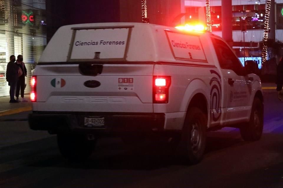 Un hombre fue asesinado a balazos en una plaza comercial ubicada en Camichines Vallarta, en Zapopan.