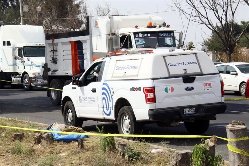 Un hombre perdió la vida tras ser arrollado en la Carretera a Chapala a la altura de la Colonia La Duraznera, en Tlaquepaque; el conductor involucrado huyó del sitio tras los hechos.